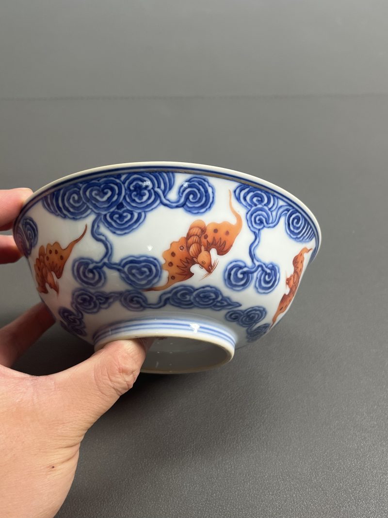 清宣统  青花矾红彩云蝠纹碗（一对） - 图6