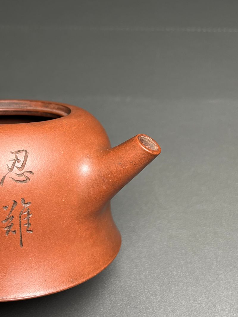 清嘉庆 / 道光  “少峰”款钟形笑口弥勒壶 - 图16