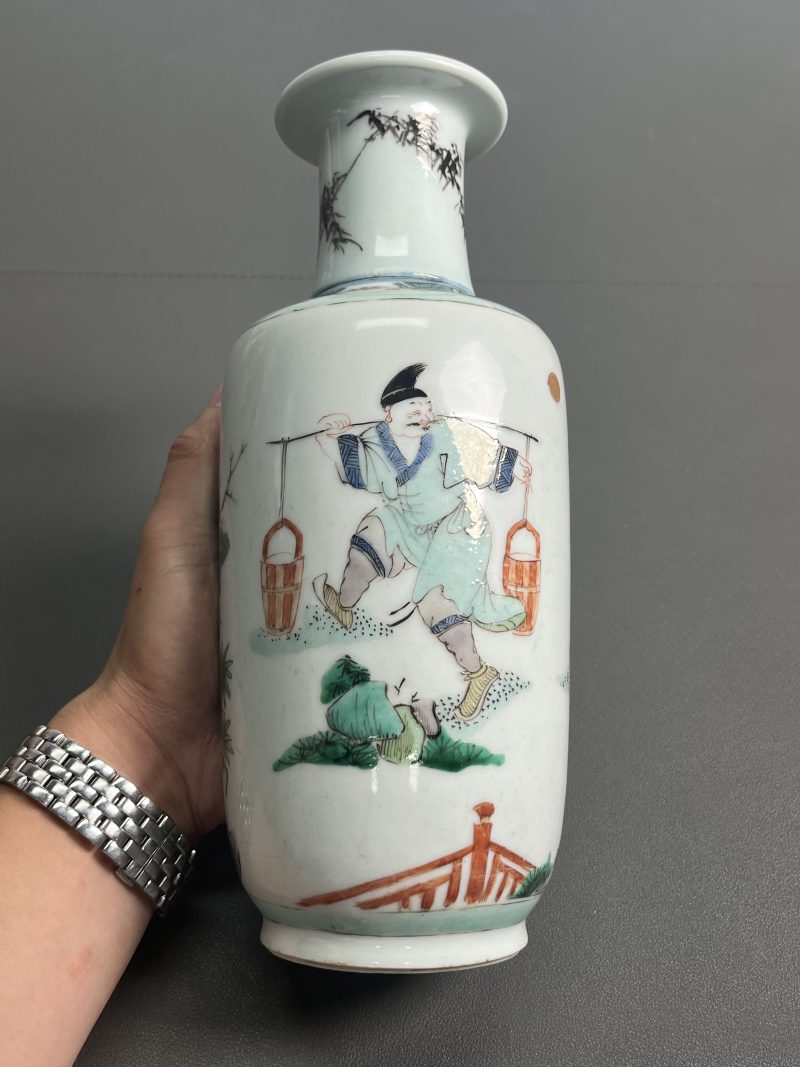 清康熙 五彩人物图小棒槌瓶 - 图3