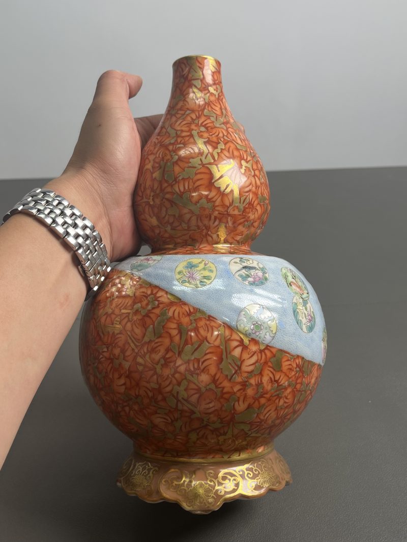 民国  木纹釉粉彩皮球花包袱瓶 - 图4