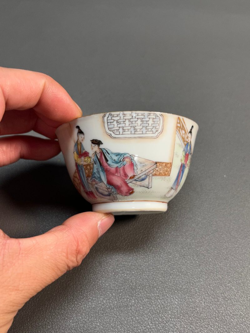 清乾隆  广彩“庭院闲趣”图杯碟（一套） - 图12