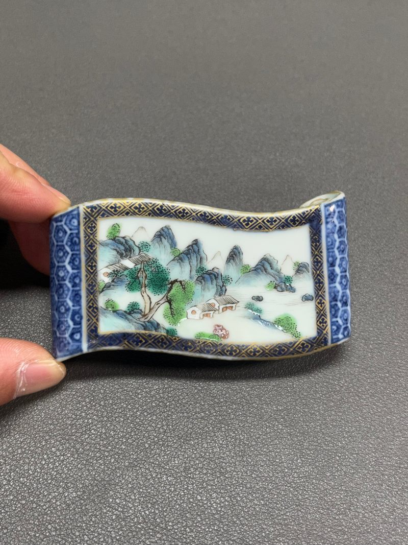 清乾隆  青花开窗粉彩山水书卷式墨床 - 图4
