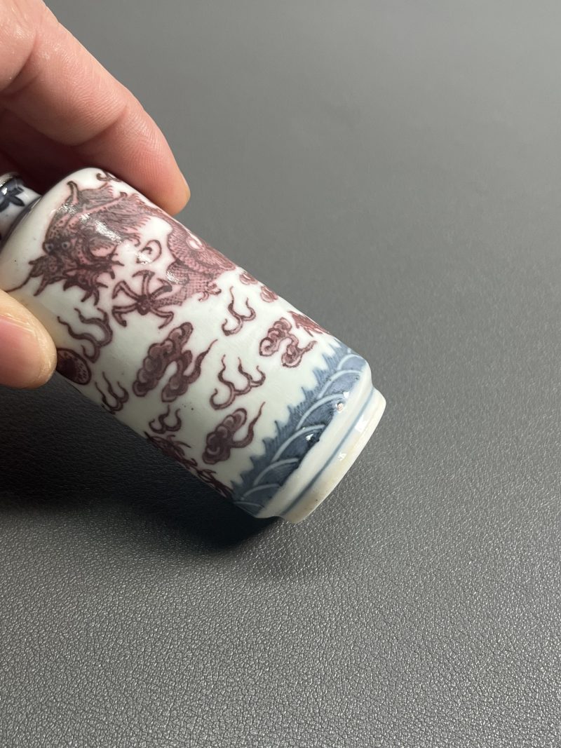 清中期  青花釉里红云龙海水纹鼻烟壶 - 图8