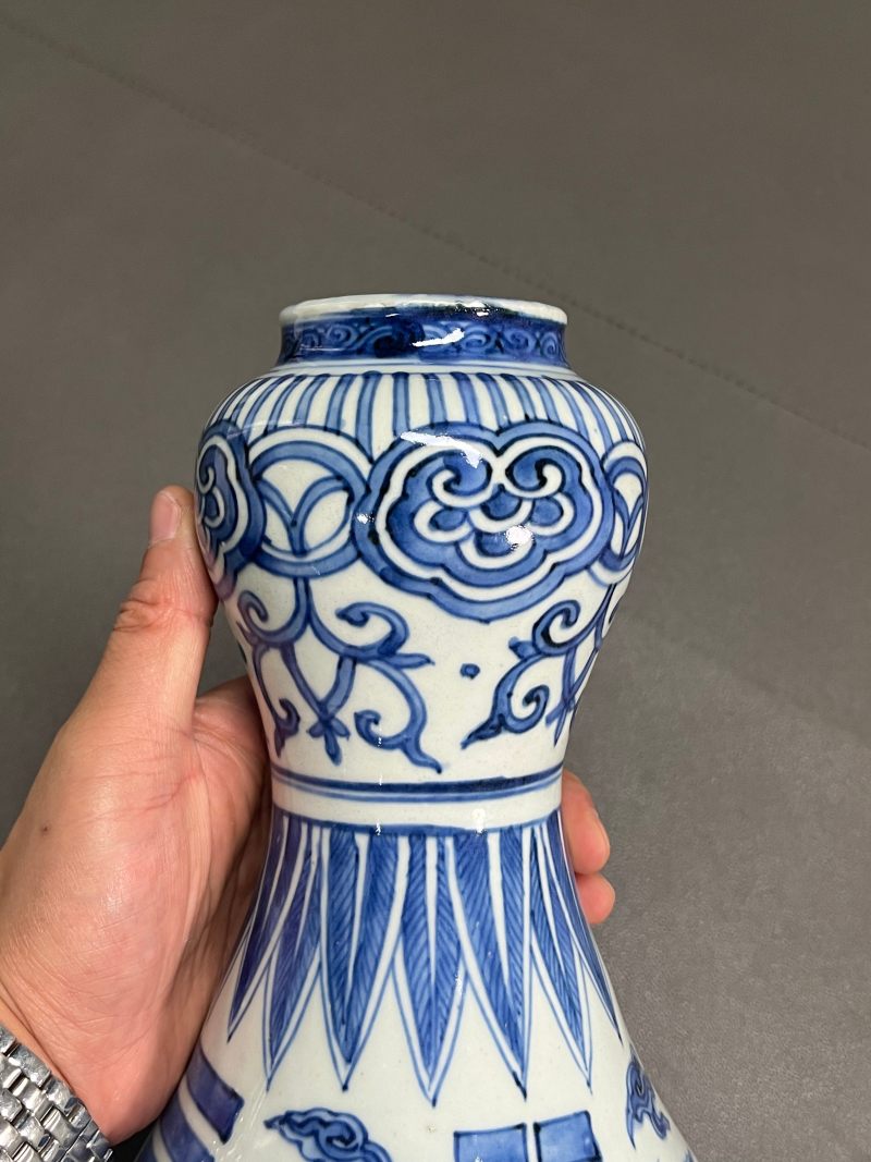 明万历  青花八卦云鹤纹蒜头瓶 - 图11