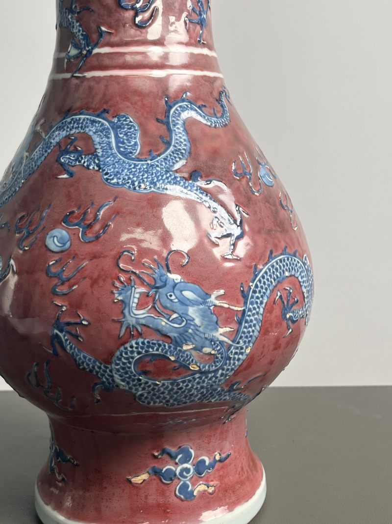清康熙  青花釉里红堆塑云龙纹琵琶尊 - 图4