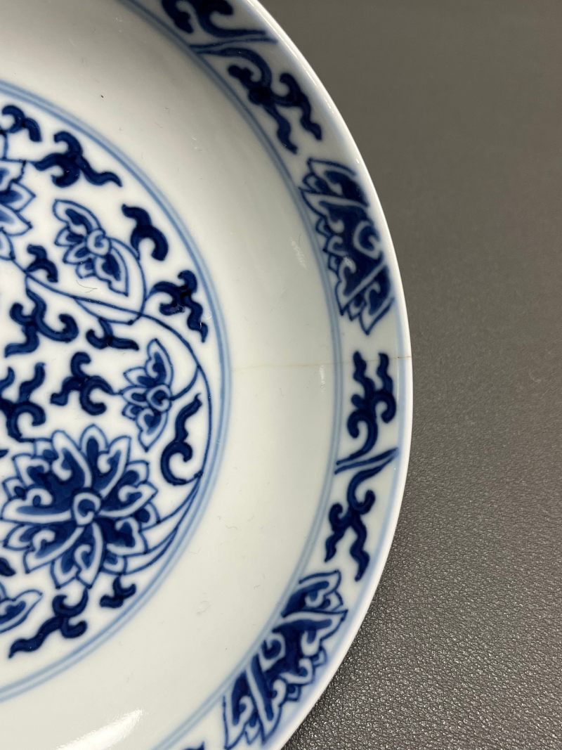 清同治 青花缠枝莲纹盘 - 图9