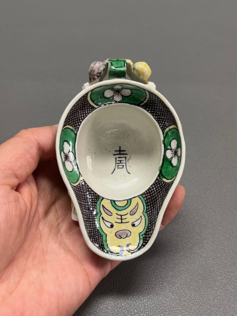 清康熙  素三彩兽面纹盘螭龙爵杯（一对） - 图14