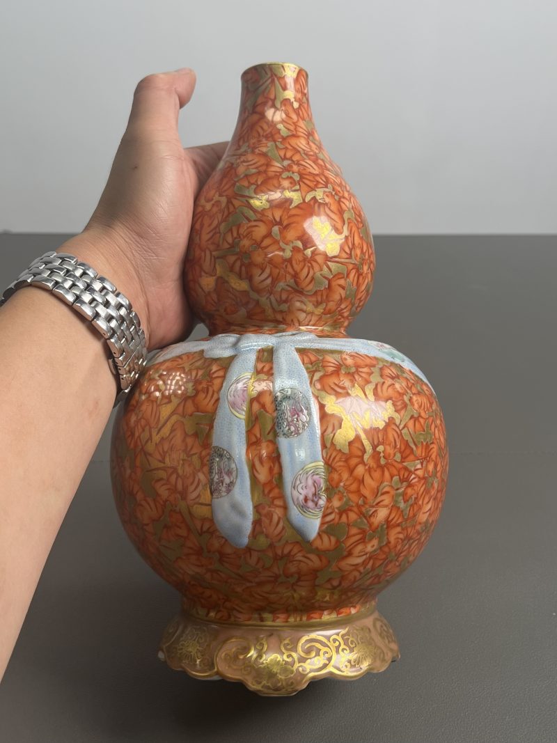 民国  木纹釉粉彩皮球花包袱瓶 - 图5