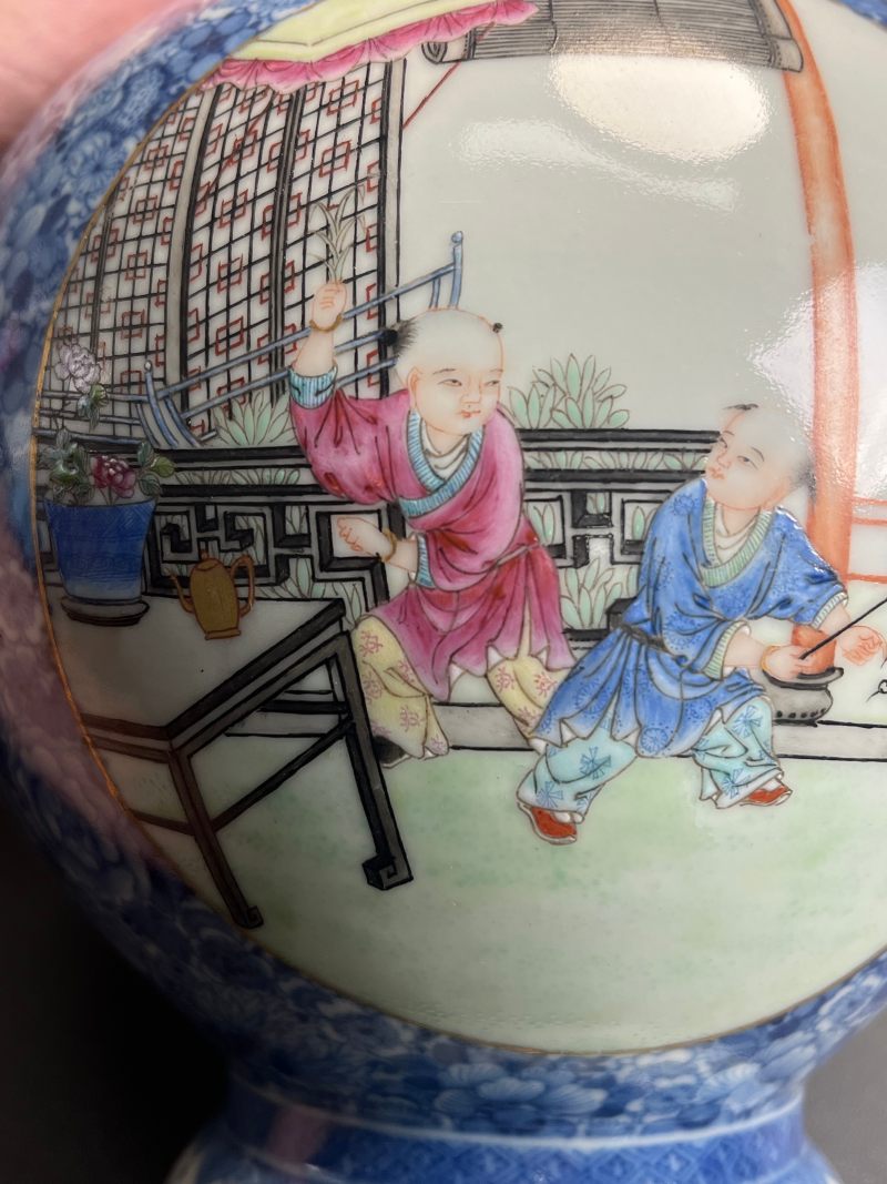 民国  青花地粉彩教子图瓶 - 图10