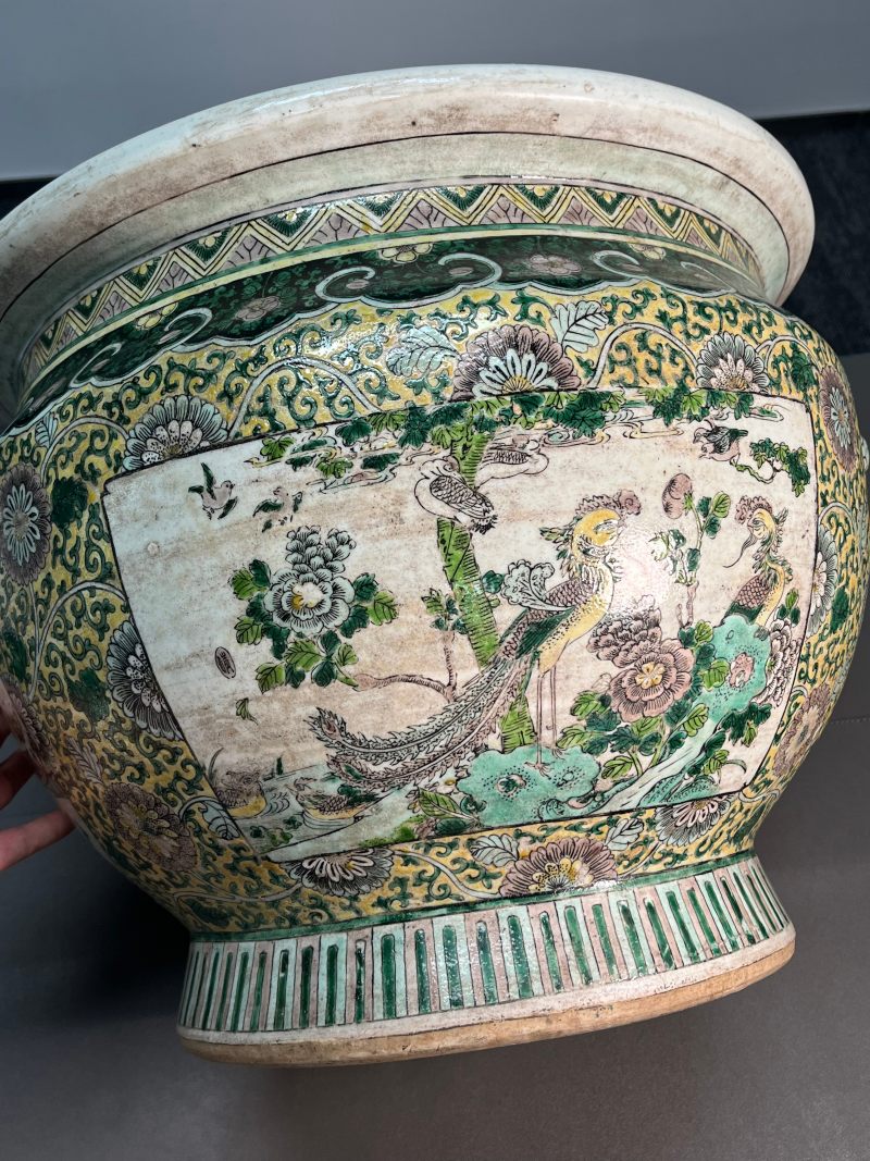 清光绪  素三彩花卉开光花鸟纹铺首缸 - 图11