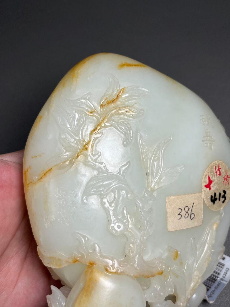 清乾隆  白玉寿桃人物摆件（带木座） - 图10