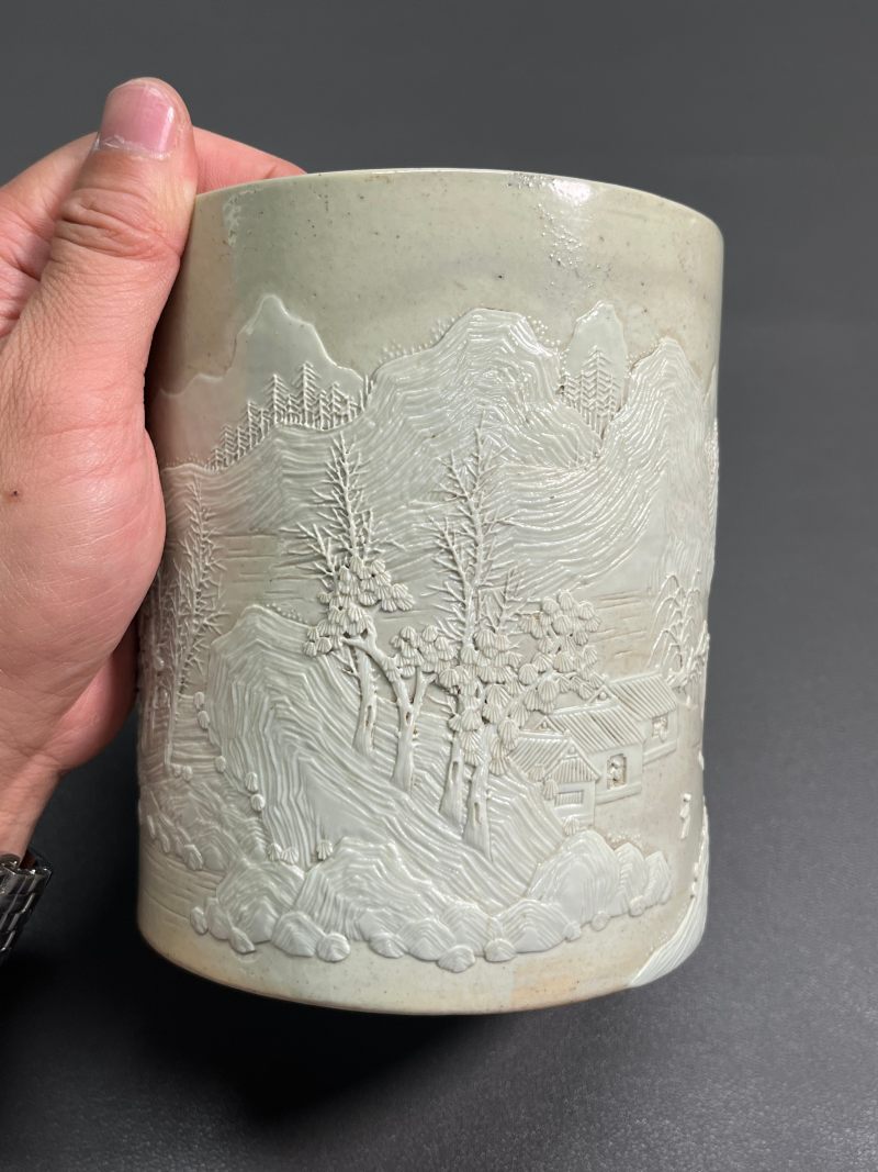 清道光  “王炳荣”款米黄釉雕瓷山水纹笔筒 - 图13