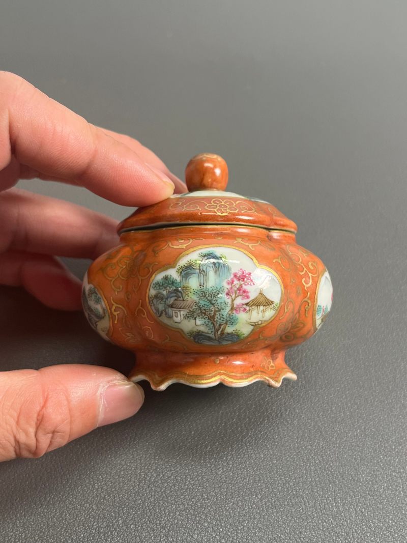清乾隆  矾红描金粉彩开光山水纹砚滴 - 图4