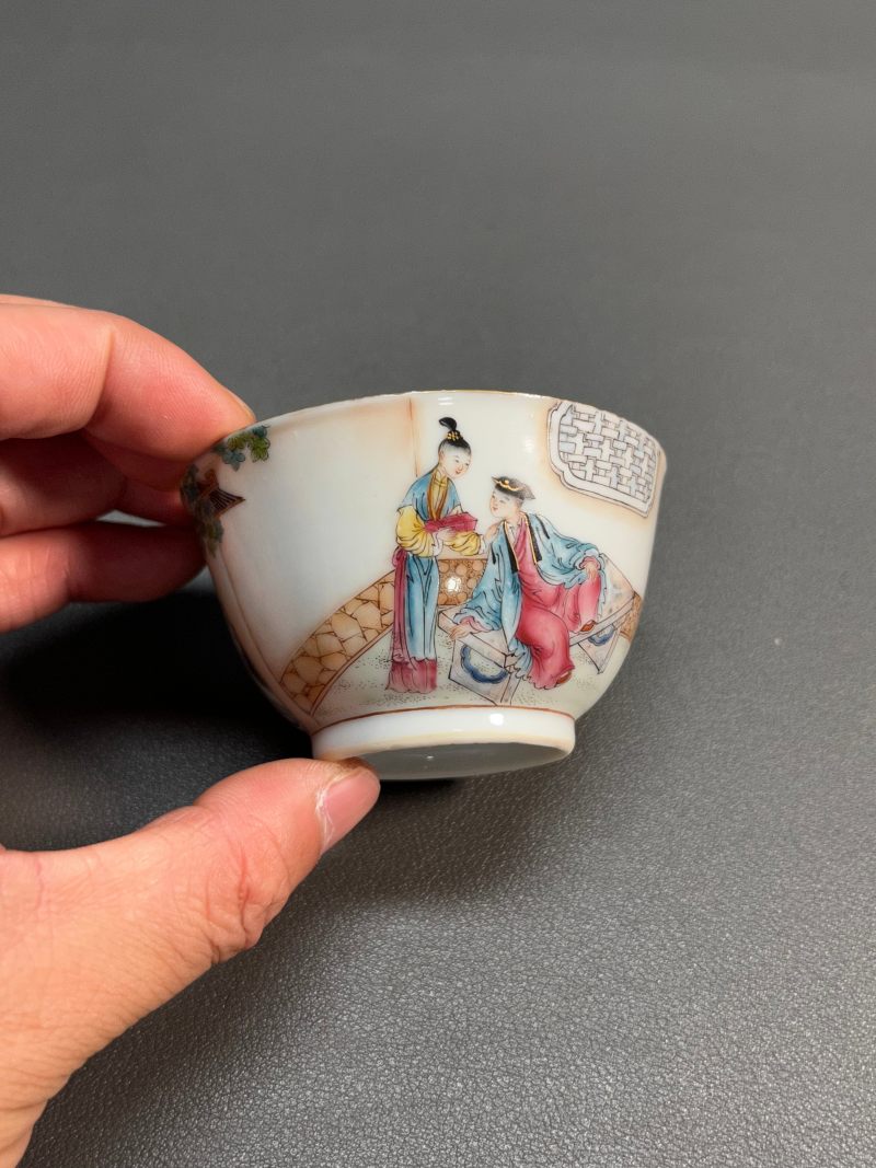 清乾隆  广彩“庭院闲趣”图杯碟（一套） - 图13