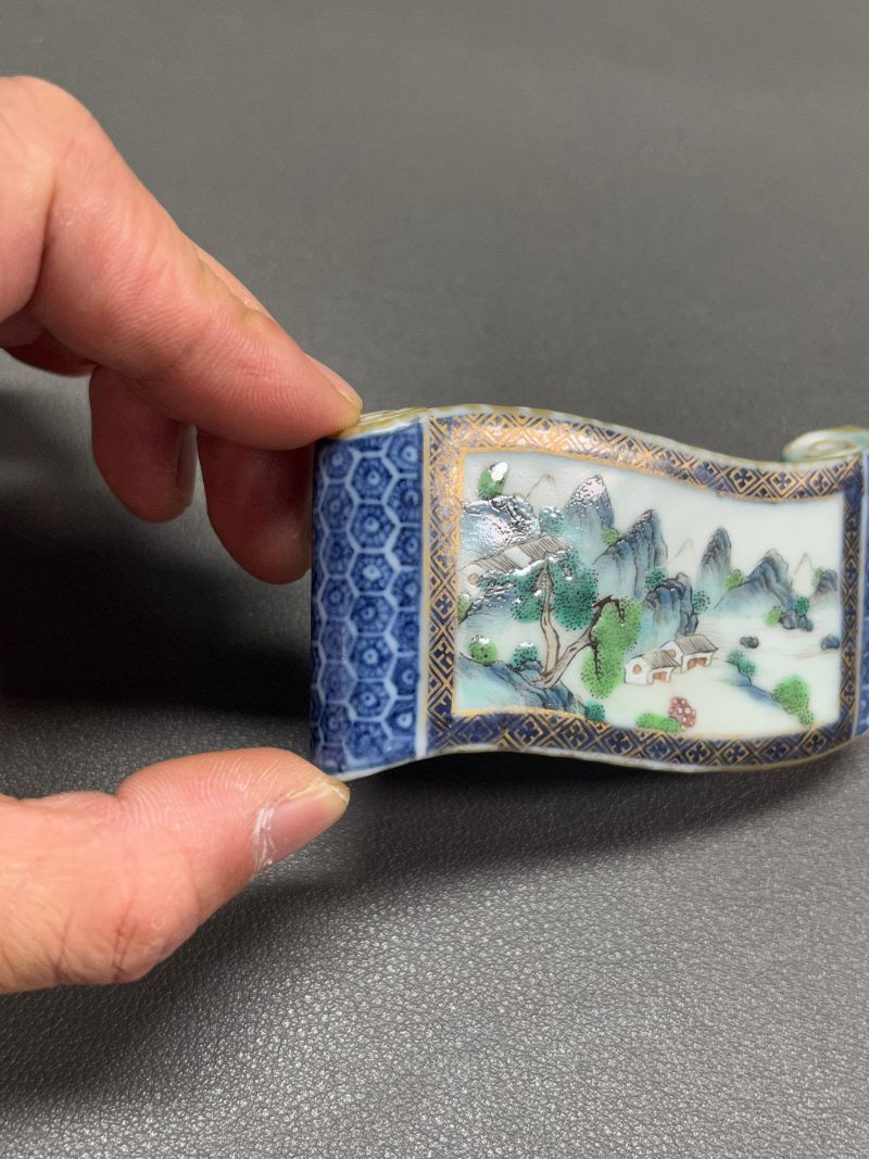 清乾隆  青花开窗粉彩山水书卷式墨床 - 图5