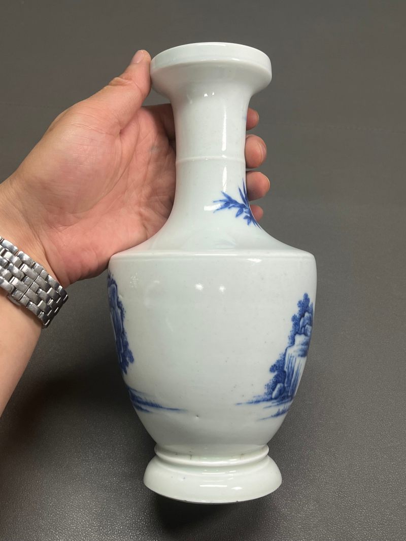 清雍正  青花“瑞兽望月”图弦纹盘口瓶 - 图5
