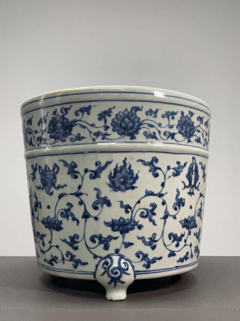 明正德 青花莲托八宝纹香炉 - 图5