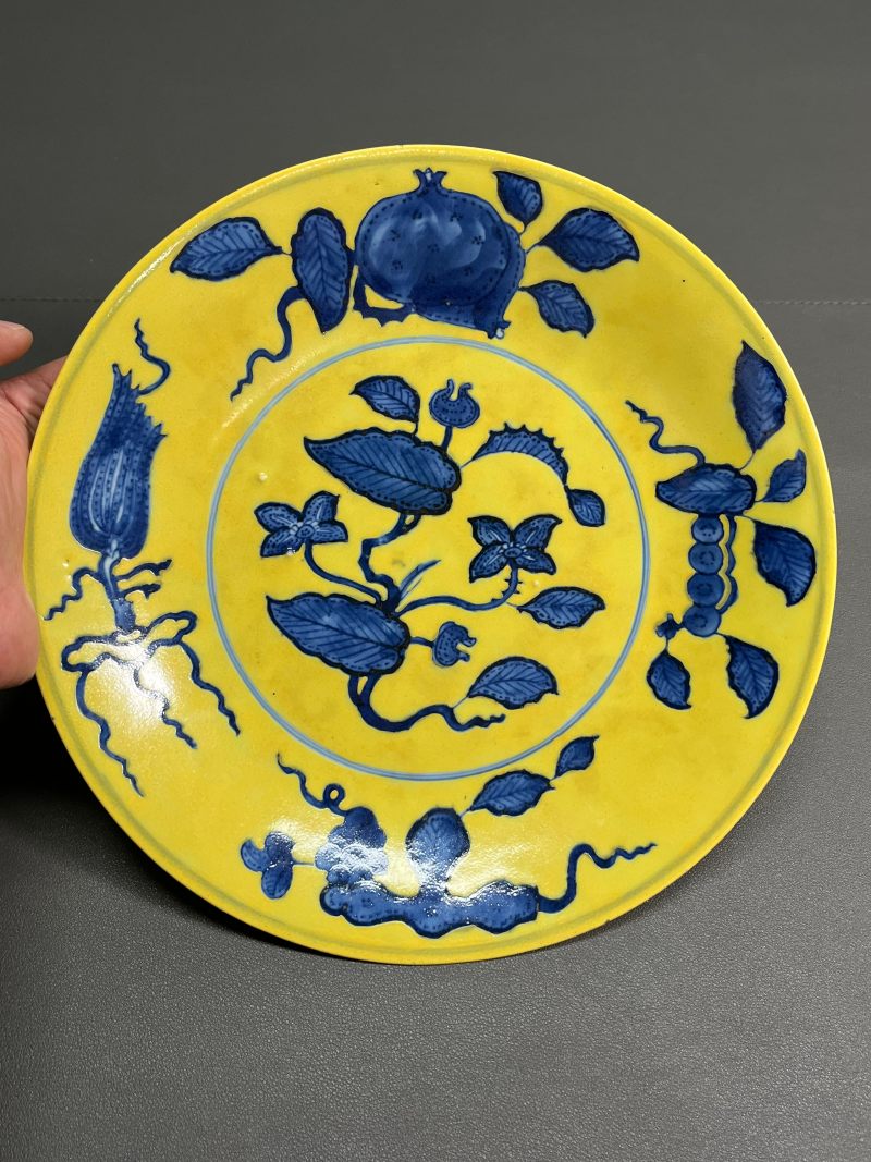 清康熙  黄地青花折枝花果纹盘 - 图3