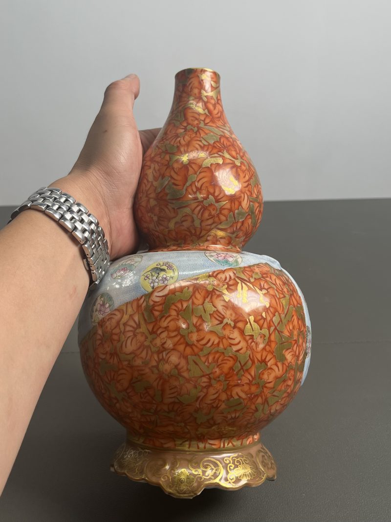 民国  木纹釉粉彩皮球花包袱瓶 - 图6