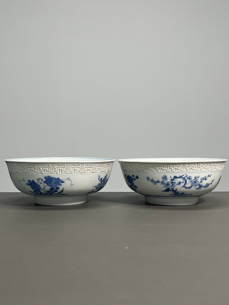 清康熙   青花浮雕回纹外折枝四季花卉内“麻姑献寿”图馒头心碗（一对） - 图4