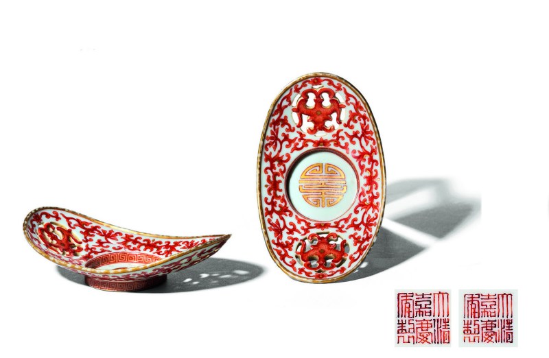 清嘉庆  矾红描金缠枝花卉寿字纹茶船（一对）
