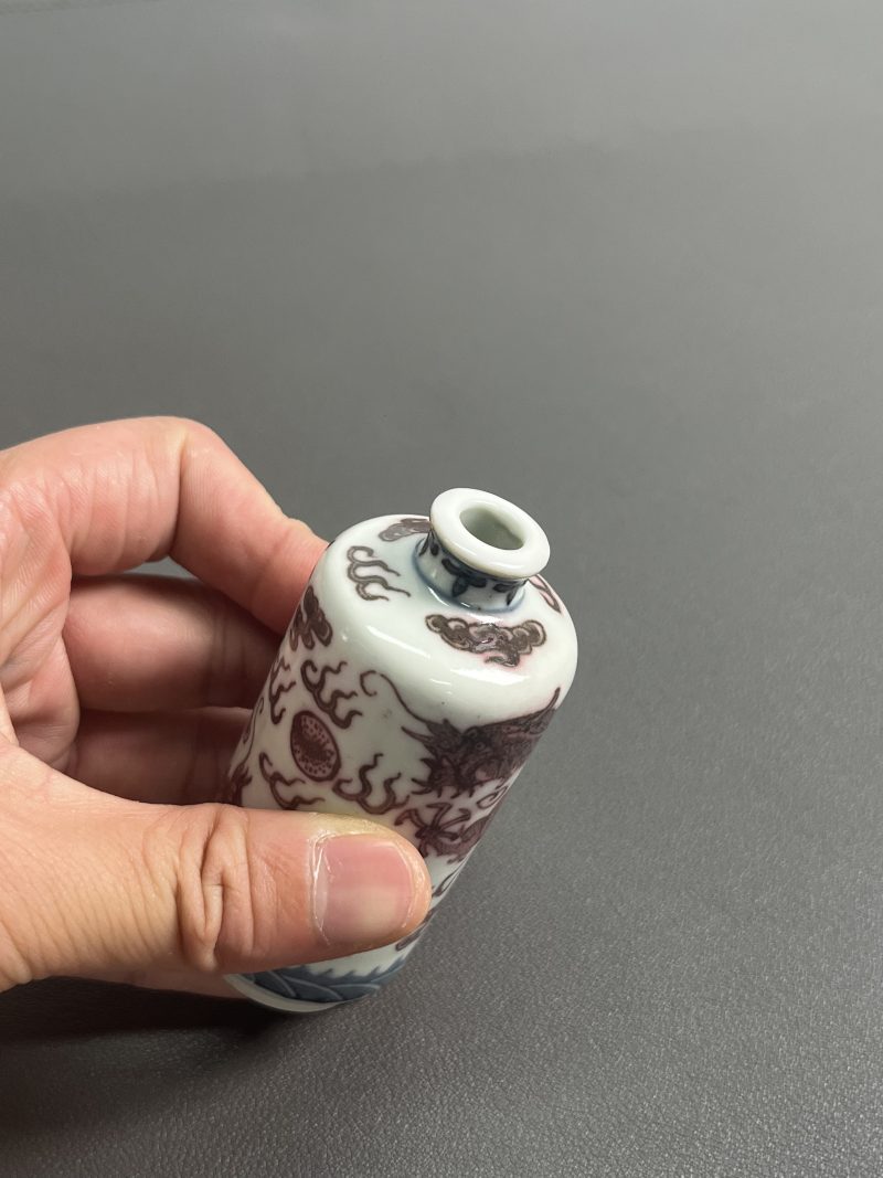 清中期  青花釉里红云龙海水纹鼻烟壶 - 图10