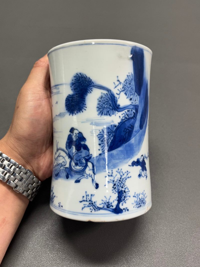 清康熙  青花踏雪寻梅图笔筒 - 图3