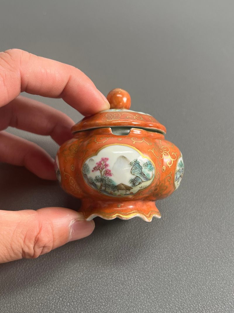 清乾隆  矾红描金粉彩开光山水纹砚滴 - 图5