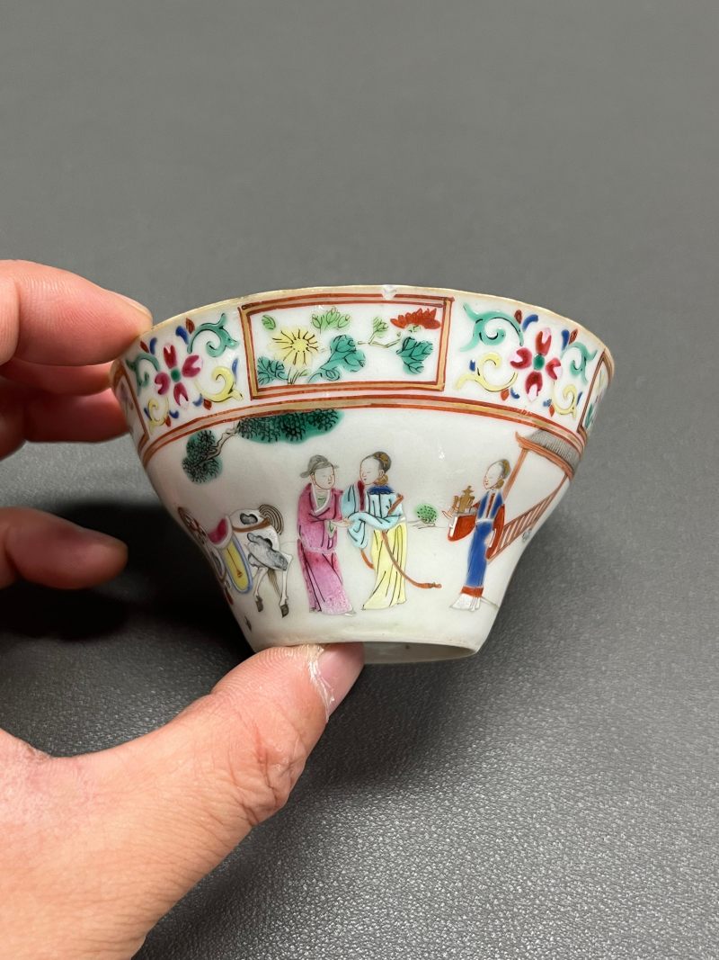 清嘉庆 粉彩《西厢记》之“长亭送别”故事图杯 - 图5