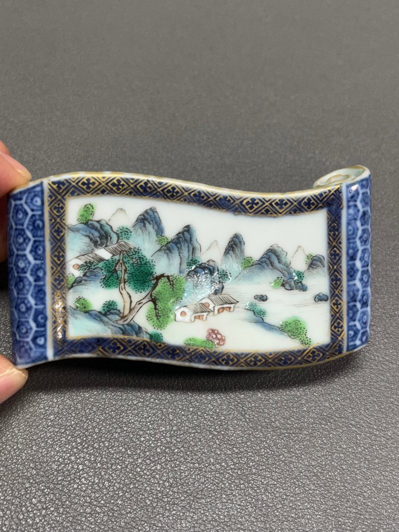 清乾隆  青花开窗粉彩山水书卷式墨床 - 图6