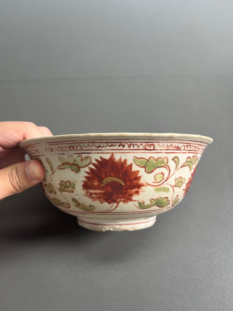 明中期  红绿彩花卉纹碗 - 图7