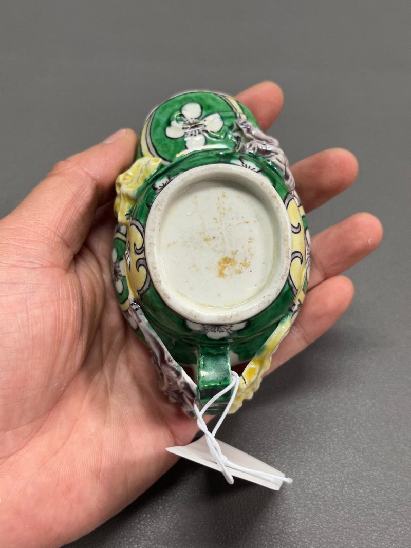 清康熙  素三彩兽面纹盘螭龙爵杯（一对） - 图16