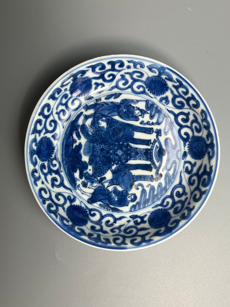 明万历  青花“胡人献宝”图盘 - 图2