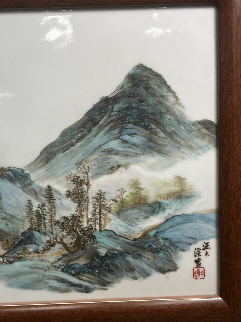 民国  “汪大沧”作新粉彩“深山独往”山水图瓷板 - 图8