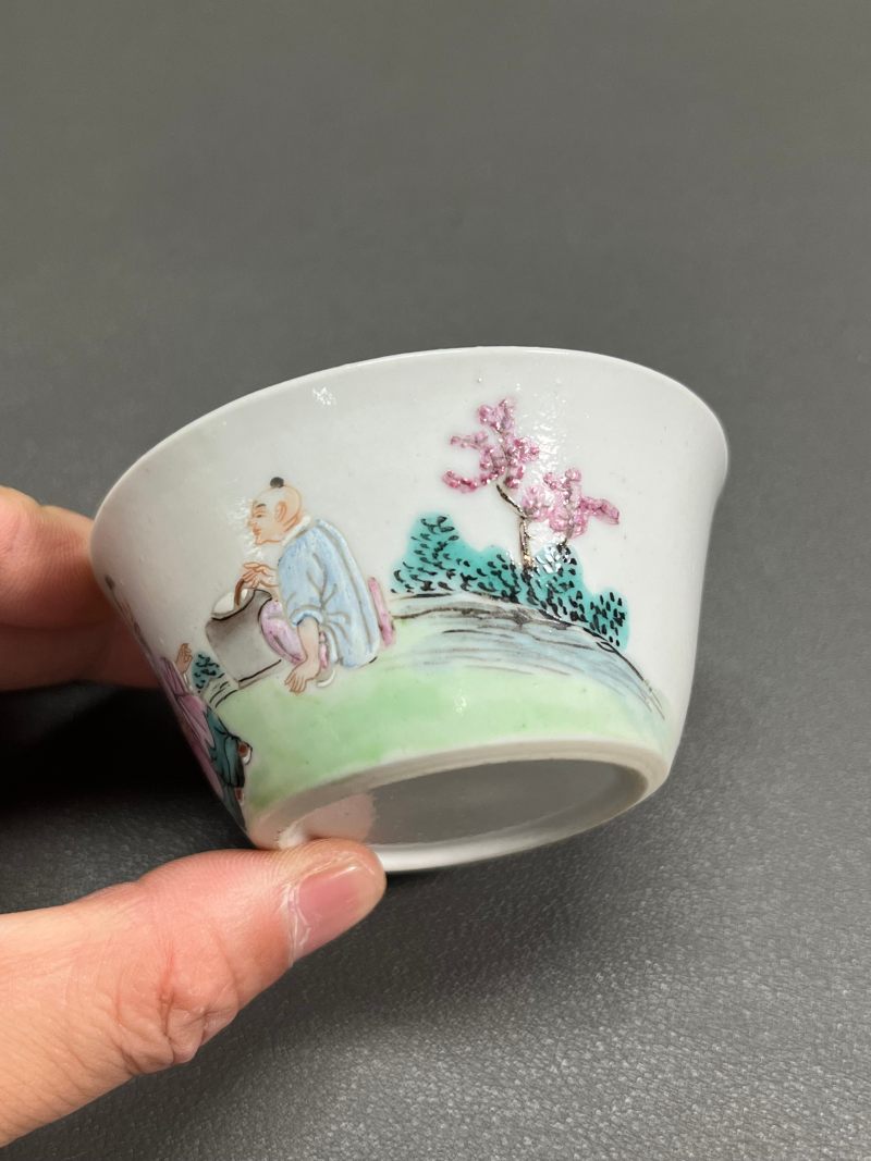 清雍正  粉彩人物故事图马蹄杯 - 图8