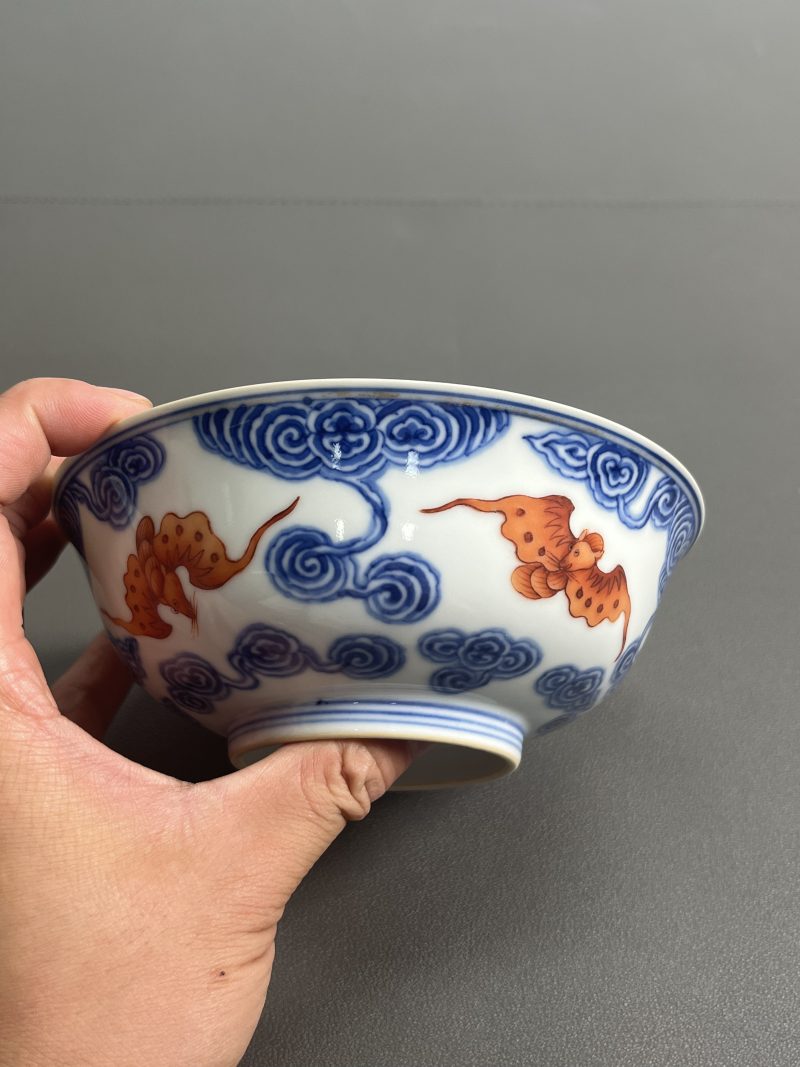 清宣统  青花矾红彩云蝠纹碗（一对） - 图10