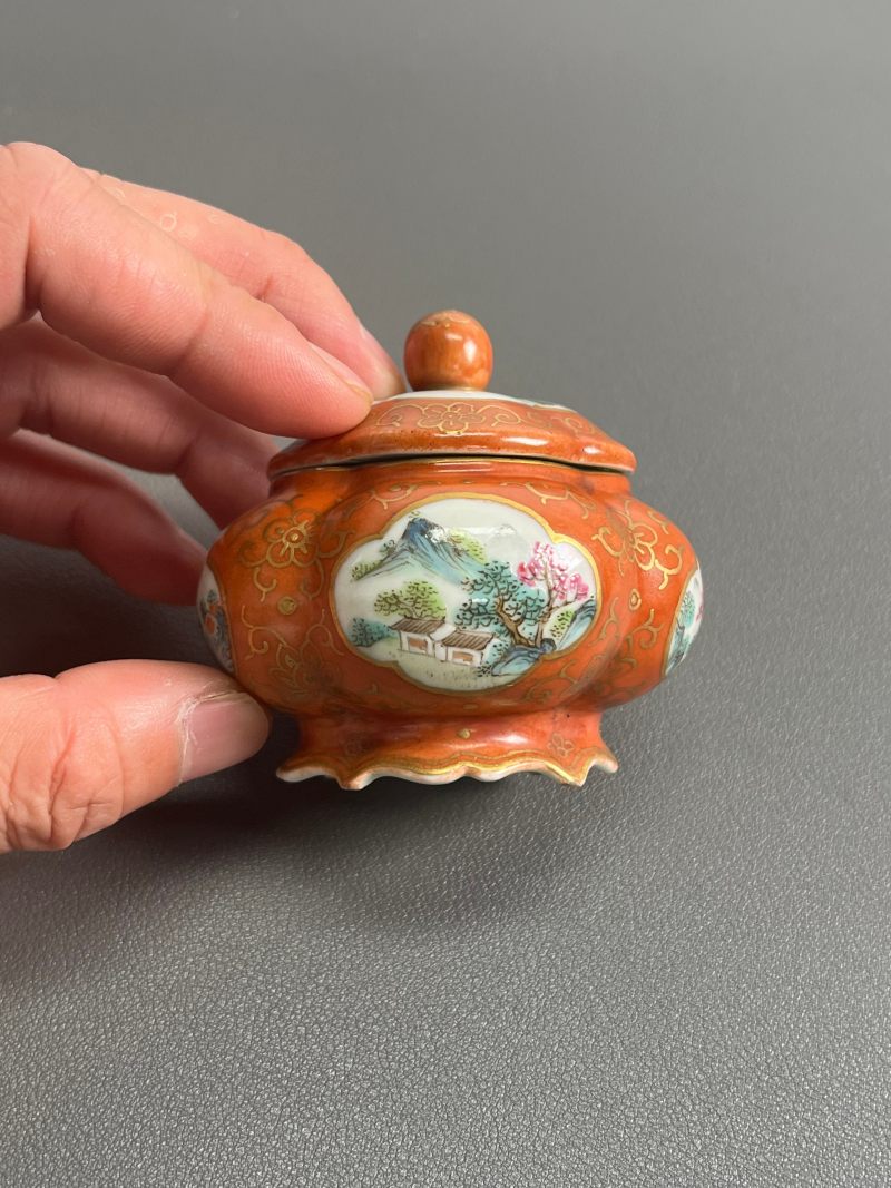 清乾隆  矾红描金粉彩开光山水纹砚滴 - 图6