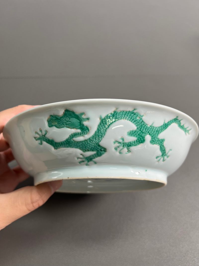 清康熙  白釉暗刻绿彩龙纹盘 - 图6