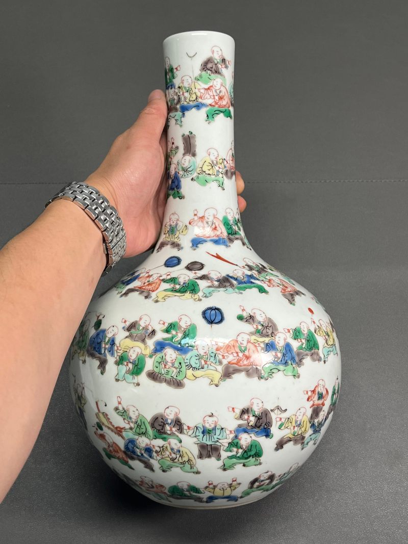 清光绪  五彩通景“百子嬉春”图婴戏图大天球瓶 - 图5