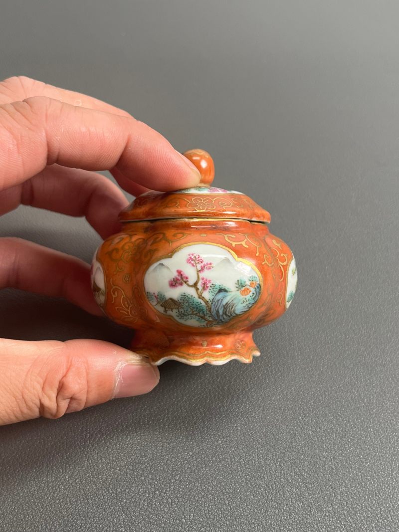 清乾隆  矾红描金粉彩开光山水纹砚滴 - 图7