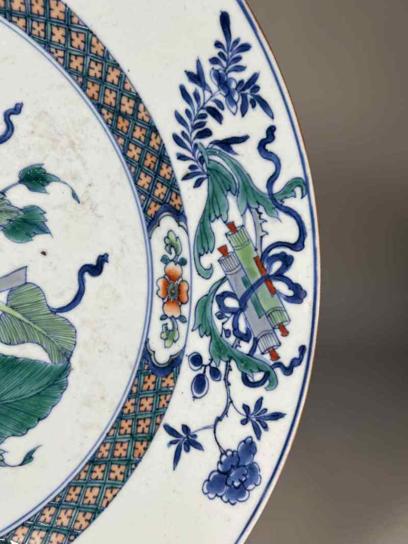 清康熙 斗彩提篮花卉暗八宝纹大盘 - 图11