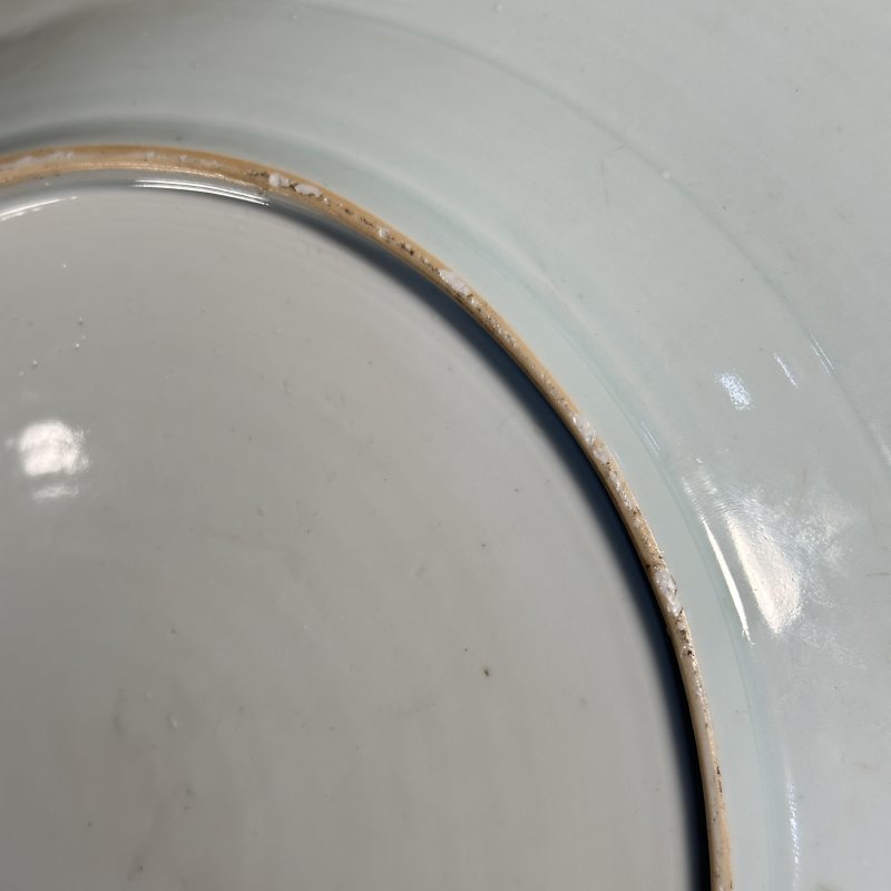清康熙 青花洞石牡丹纹折沿盘 - 图2