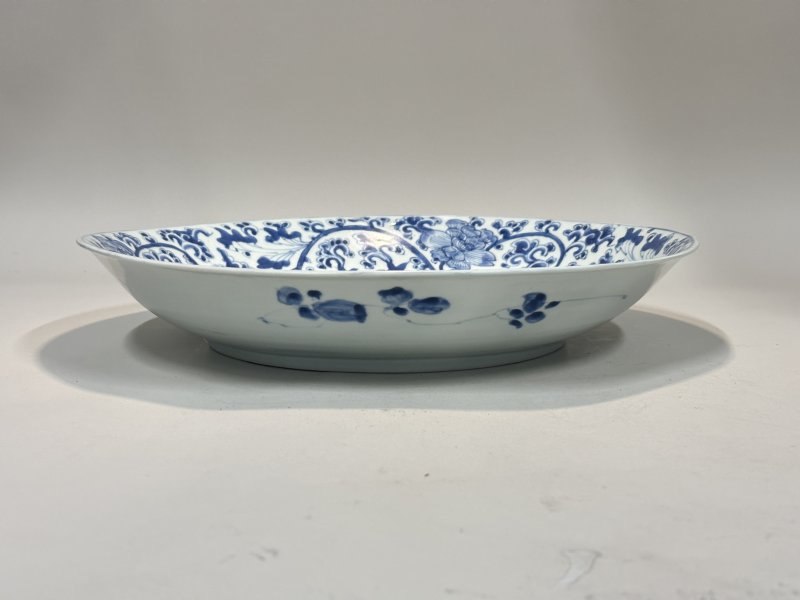 清康熙 青花缠枝莲纹大盘 - 图2