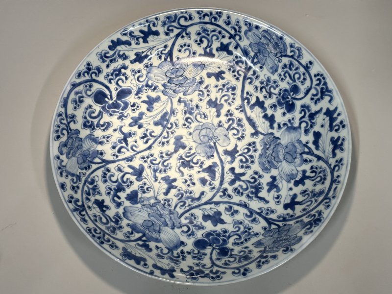 清康熙 青花缠枝莲纹大盘 - 图4