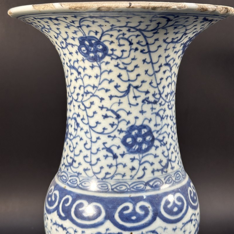 清中期 青花缠枝莲纹花觚 - 图6