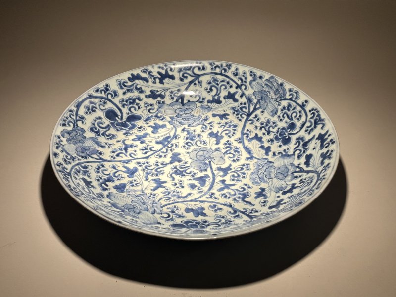 清康熙 青花缠枝莲纹大盘 - 图5