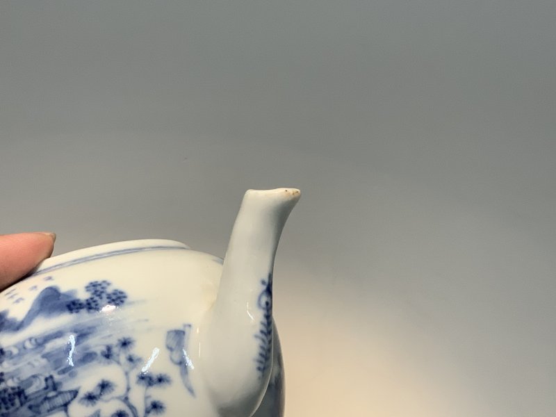 清乾隆 青花山水亭台人物故事纹壶 - 图7