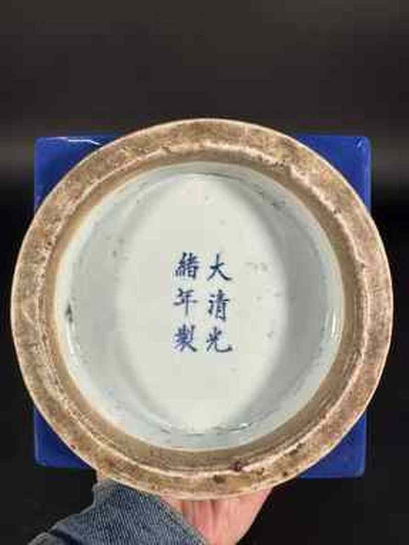 清光绪 蓝釉粉彩博古图象耳琮式瓶 - 图17