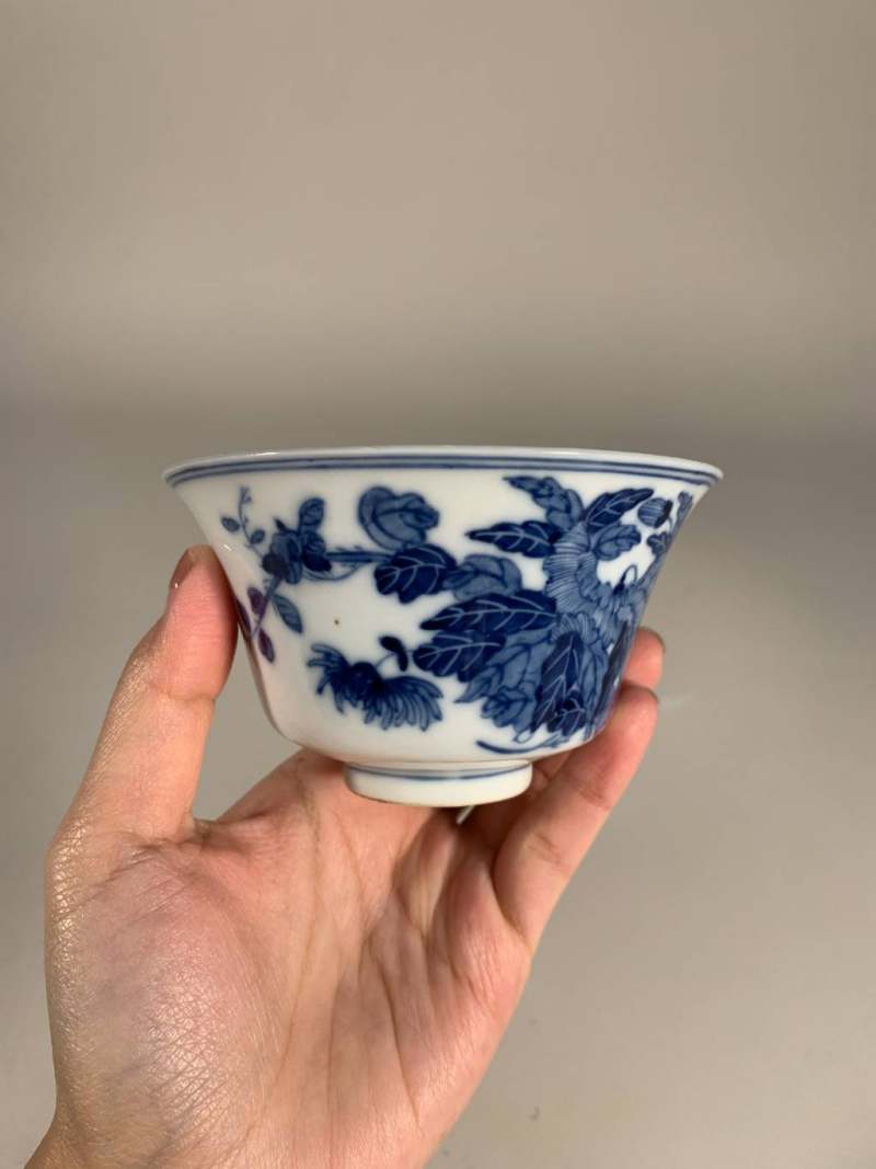 清宣统 青花“蚕食”图三才盖杯 - 图2