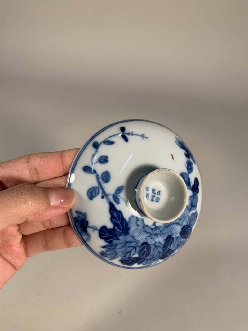 清宣统 青花“蚕食”图三才盖杯 - 图10